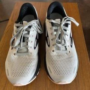 Brooks Adrenaline GTS 22 size 8.5